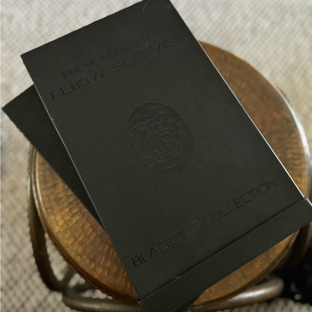 NWT Inaka Power Blackout Collection Elbow Sleeves Large